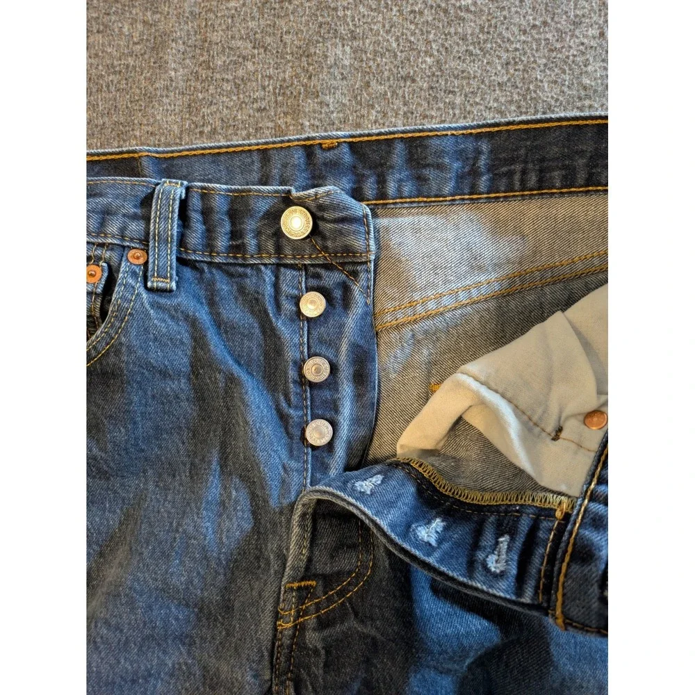 Levis 501 Jeans Mens 34x32 Blue Button Fly Denim Pants Cowboy Classic